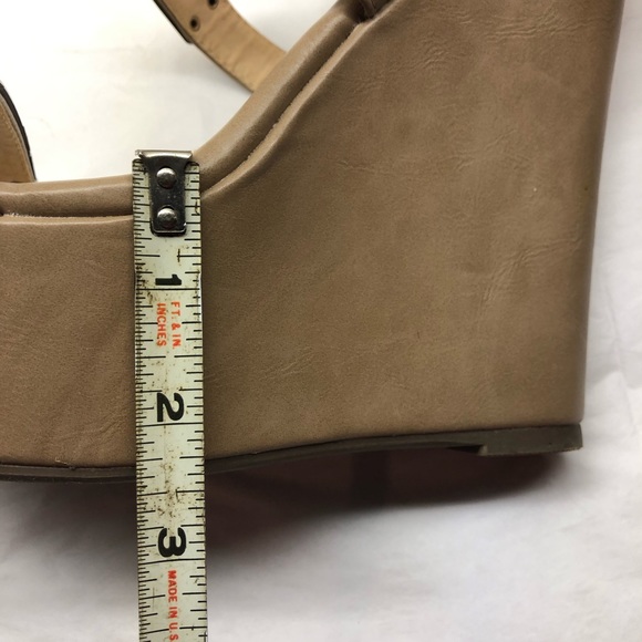 KAYLEEN By Los Angeles Women's size 10 taupe/beige with gold plates 5” Wedges - Picture 8 of 16